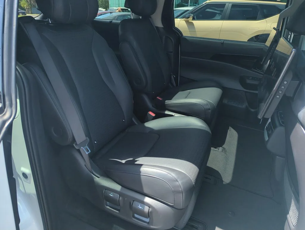 Used 2025 White Kia SX Prestige image 37