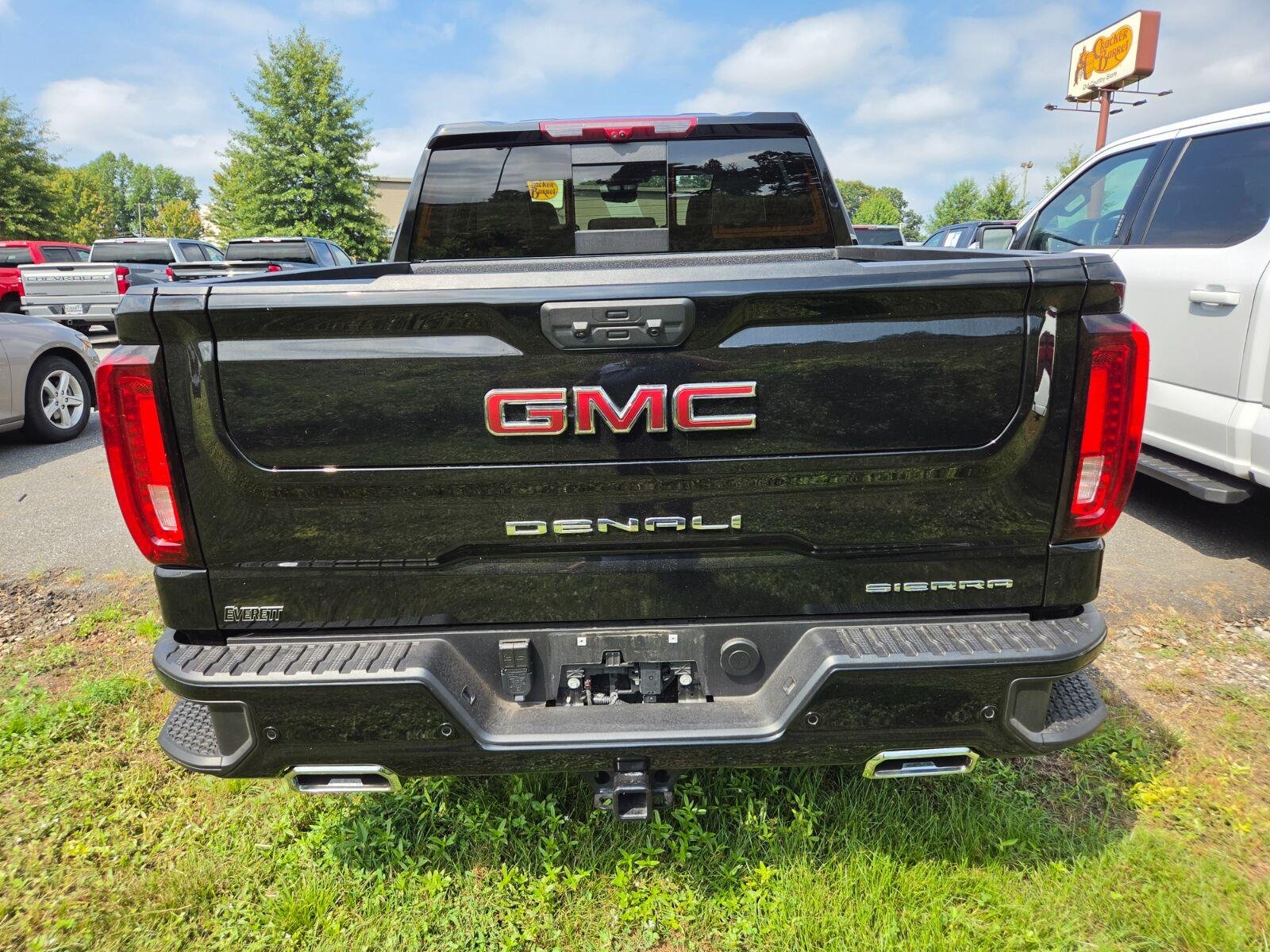 Used 2025 Onyx Black GMC Denali image 8
