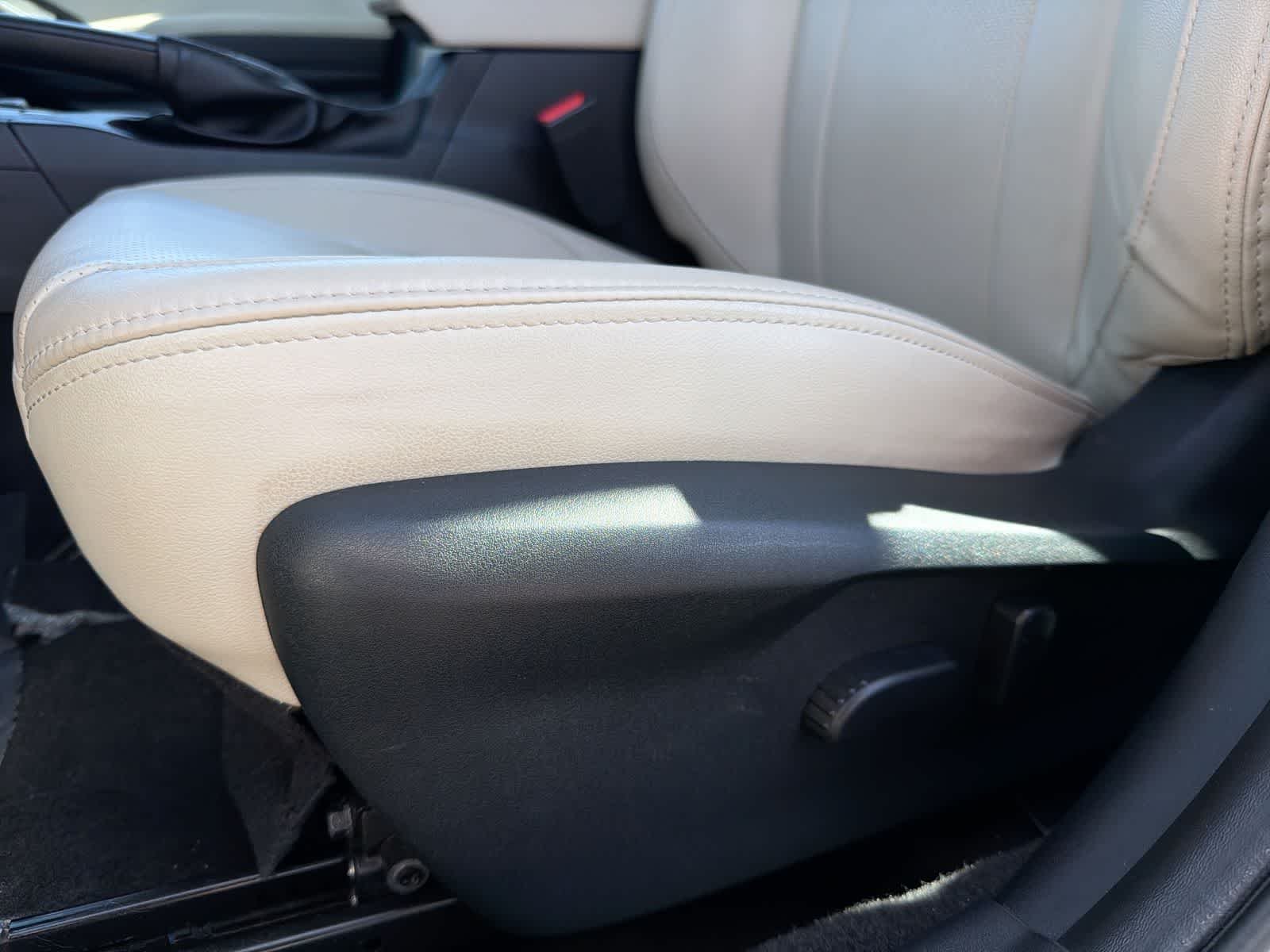 Used 2020 Crystal White Pearl Subaru Limited image 18
