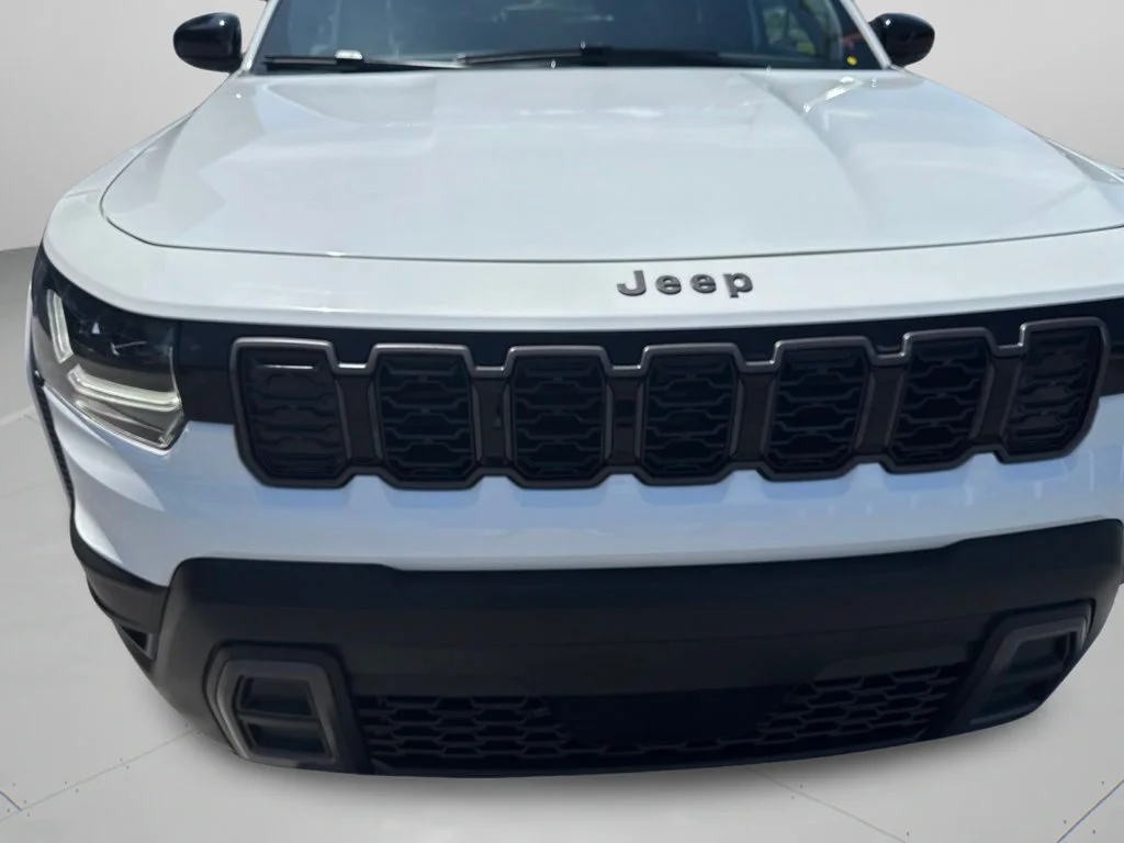 New 2026 Bright White Clear-Coat Exterior Paint Jeep Limited image 45