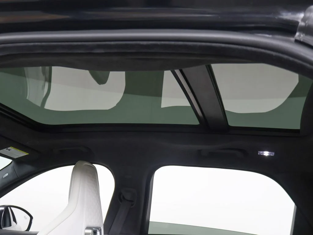 Used 2022 Black Jaguar SVR image 21