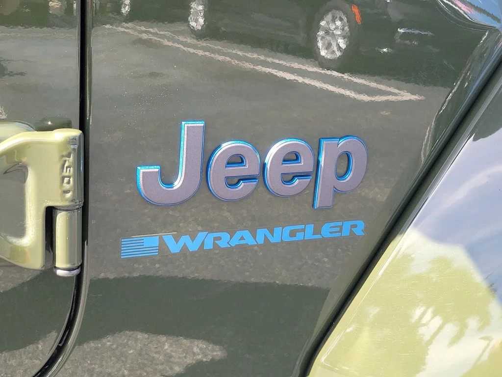 Used 2024 Green Jeep Sport S 4xe image 9