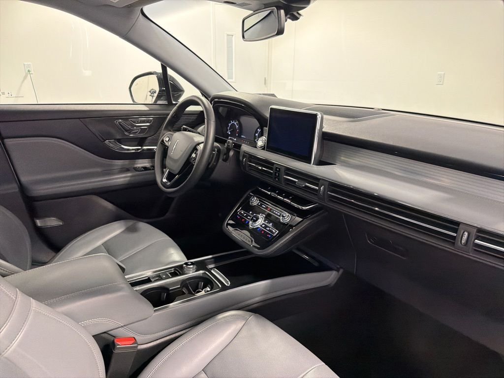 Used 2022 Silver Lincoln Standard image 23