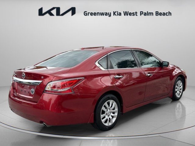 Used 2015 Red Nissan 2.5 S image 7