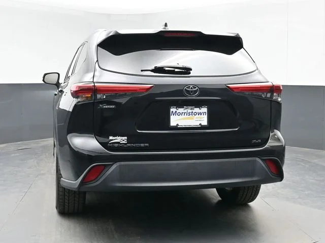 Used 2021 Black Toyota XLE image 8