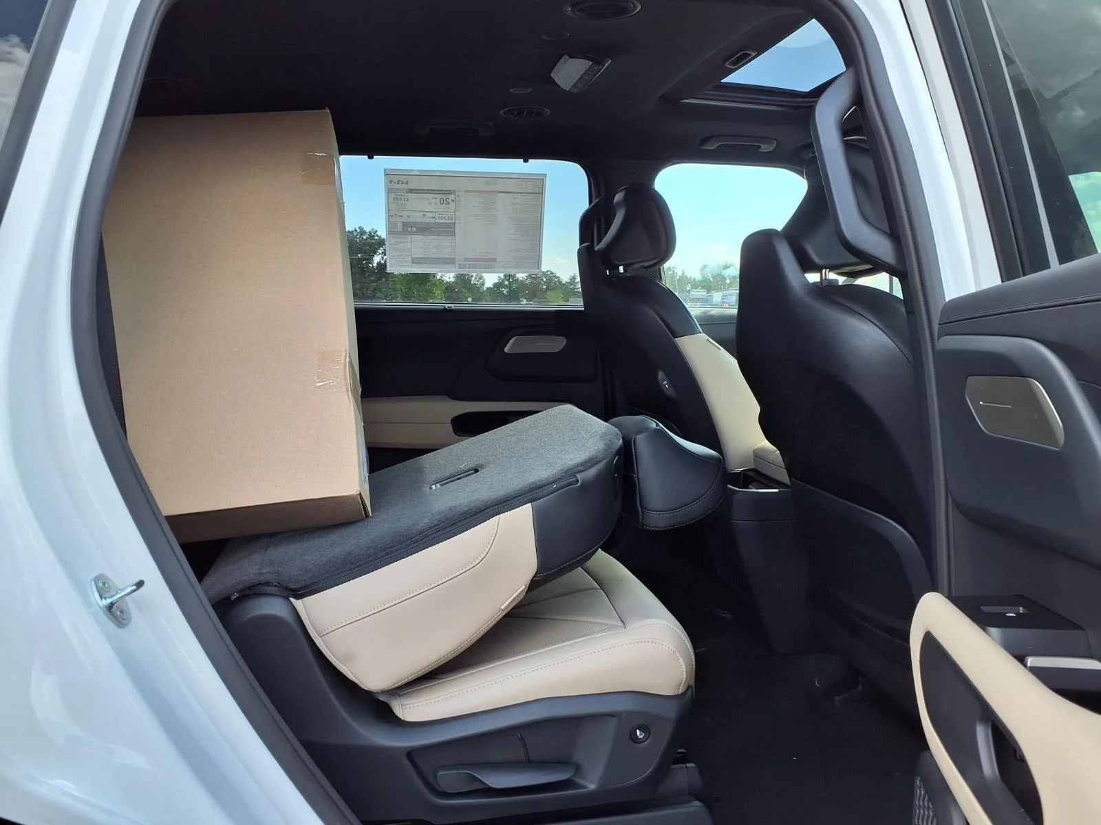 New 2027 Glacial White Pearl Kia EX image 16