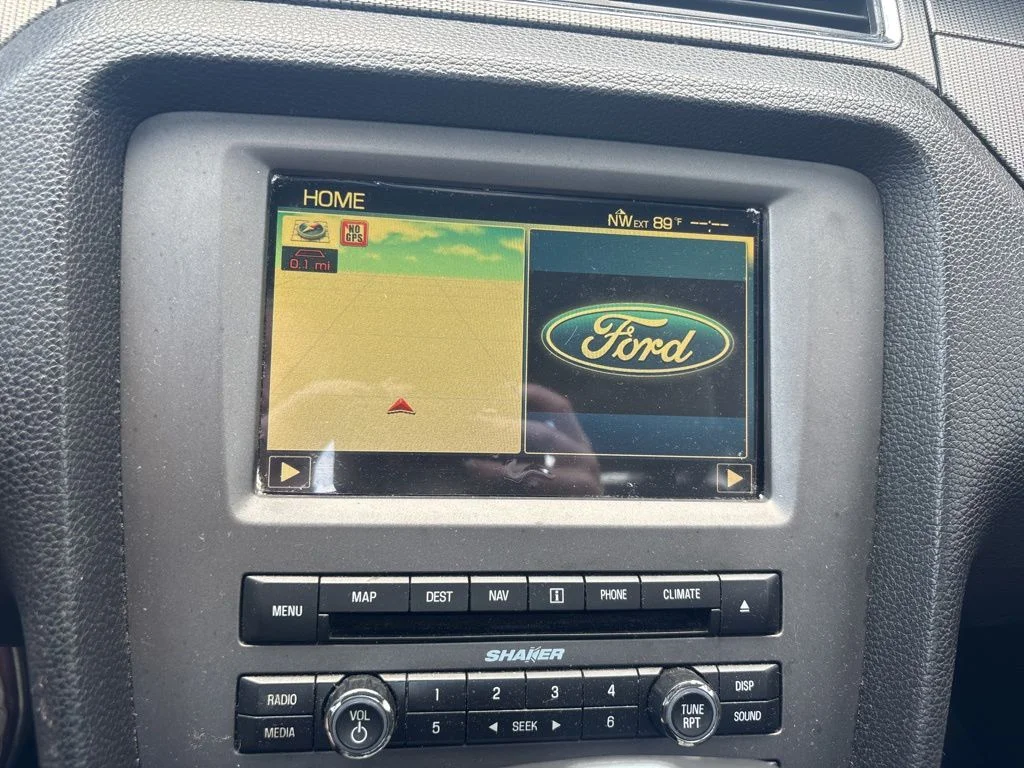 Used 2010  Ford GT Premium image 11