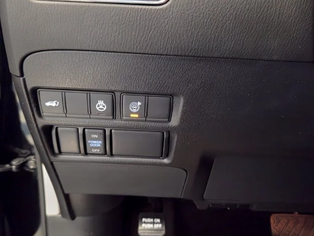 Used 2023 Black Nissan Platinum image 33