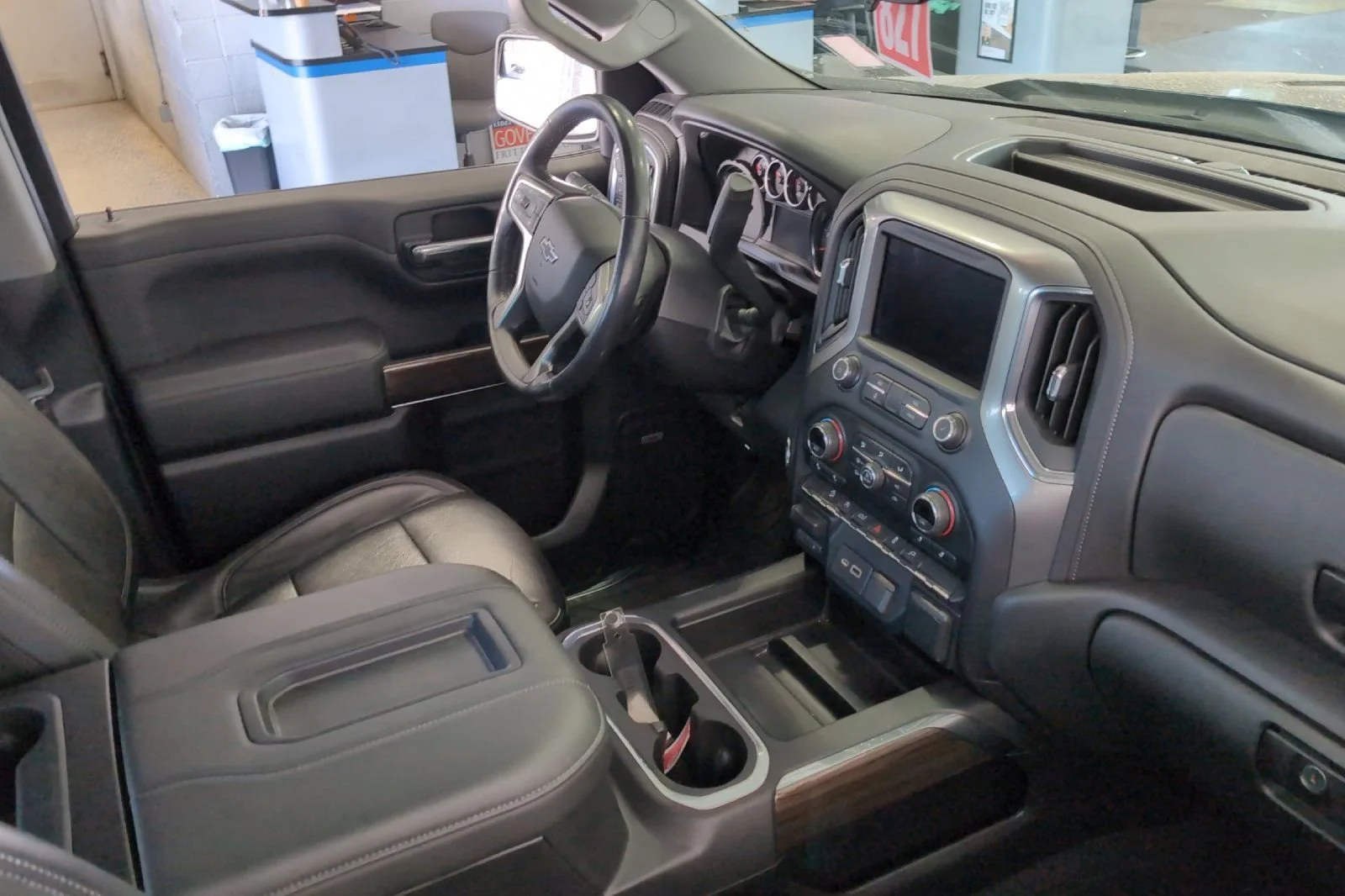 Used 2019 BLACK Chevrolet LT Trail Boss image 4