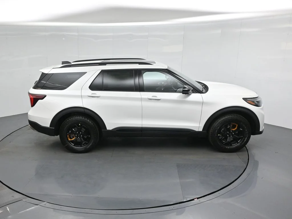 New 2026 Star White Metallic Tri-Coat Ford Tremor image 40