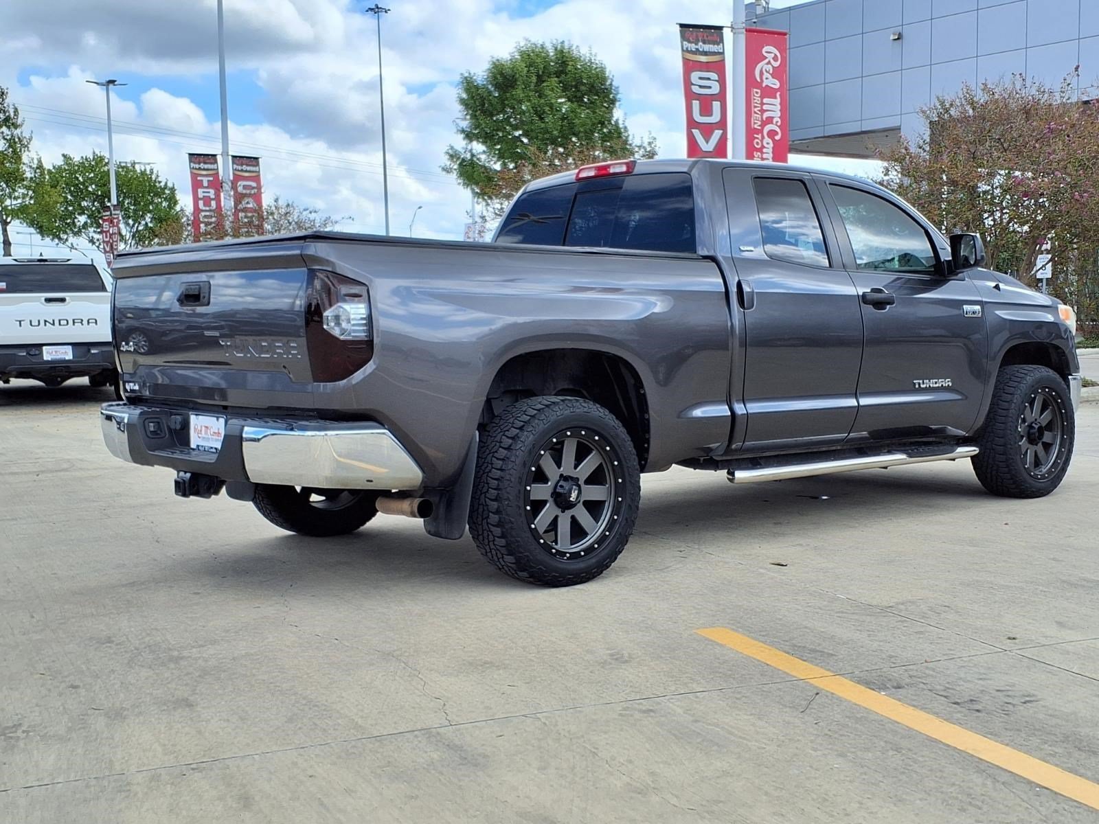 Used 2017 MAGNETIC GRAY MET Toyota SR5 image 5