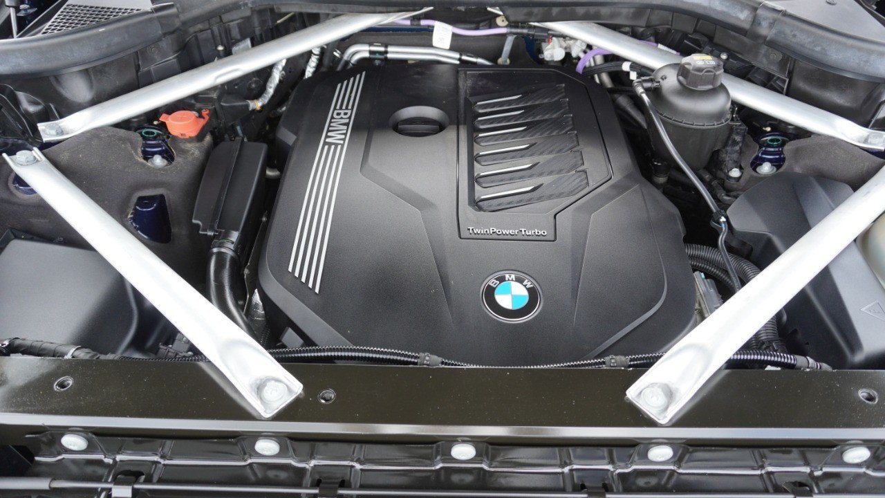 Used 2021 Blue BMW xDrive40i image 37