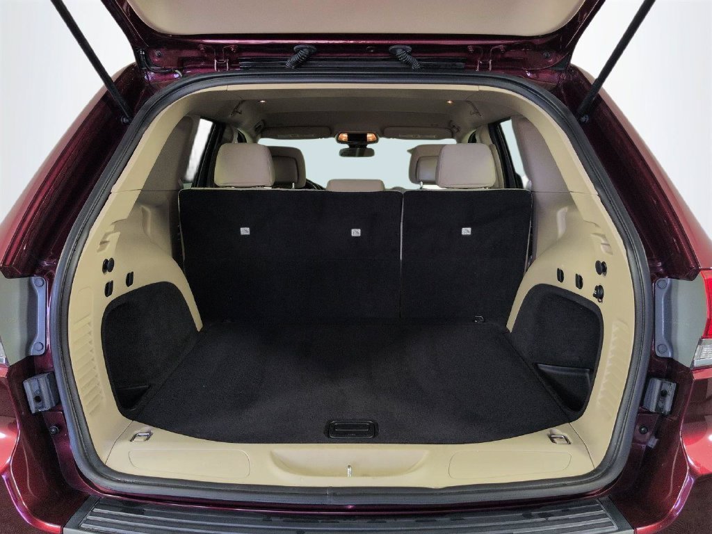 Used 2018 Red Jeep Laredo E image 16