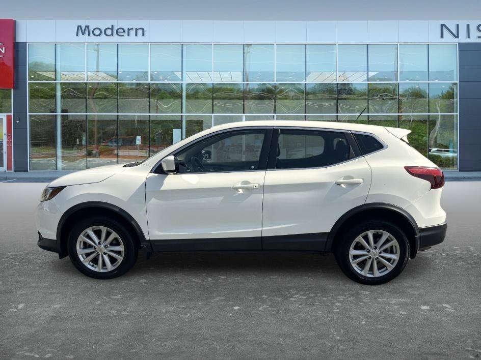Used 2017 Glacier White Nissan S image 8
