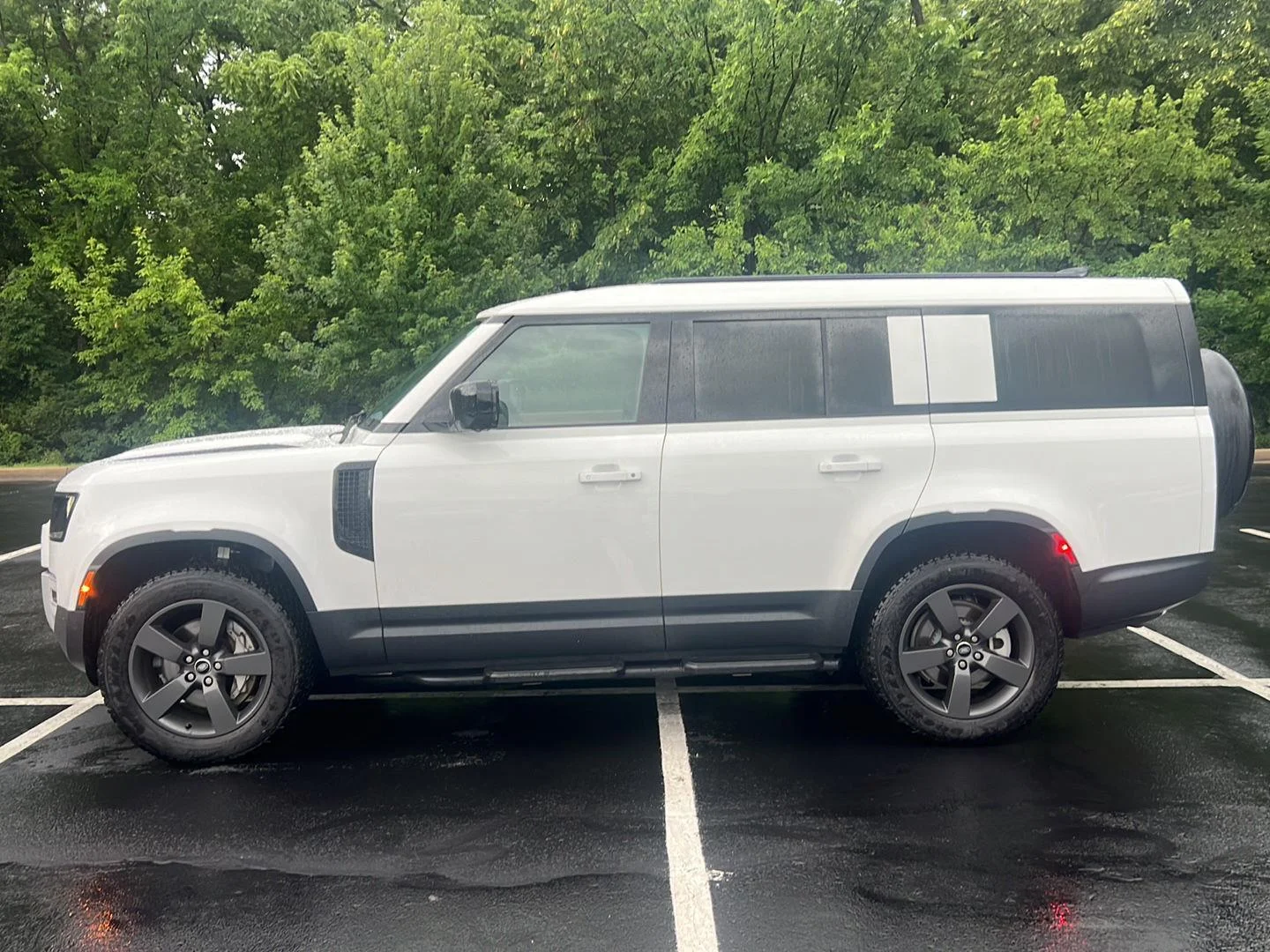 Used 2025  Land Rover 130 S image 2