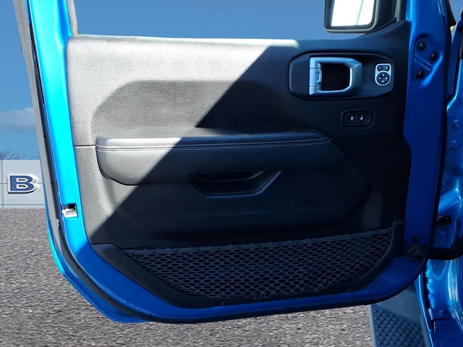 Used 2022 Hydro Blue Pearlcoat Jeep Unlimited Sahara image 11