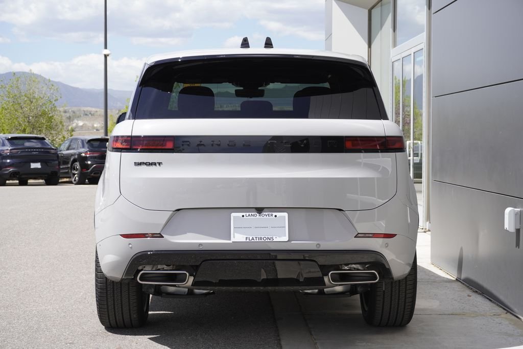 New 2026 Borasco Grey Land Rover Dynamic SE image 5