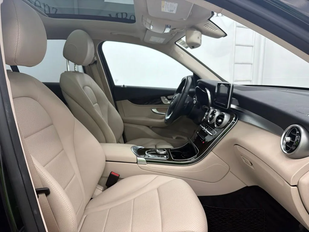 Used 2018  Mercedes-Benz GLC 300 image 32