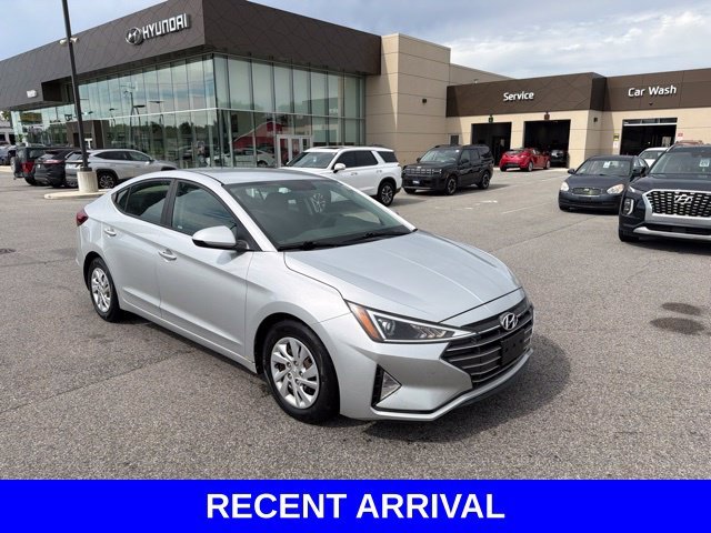 Used 2019 Silver Hyundai SE image 26