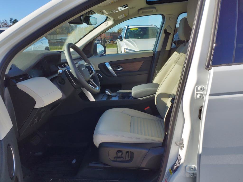 Certified Used 2025 Fuji White Land Rover S image 10