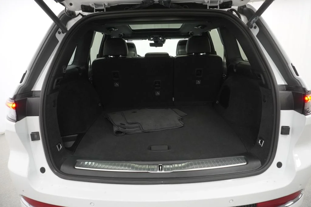 Used 2025 White Jeep Overland image 46