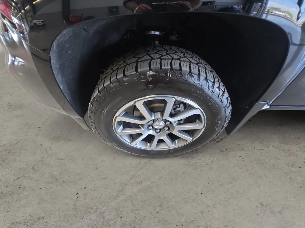 Used 2021 ONYX BLACK GMC 4WD Denali image 13