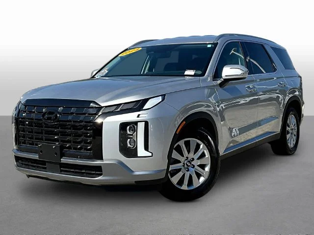 Used 2024 Silver Hyundai SEL image 3