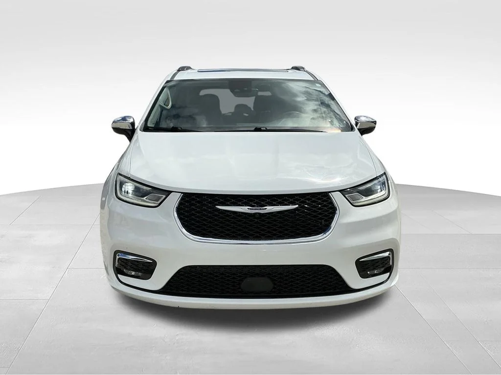 Used 2023 White Chrysler Limited image 11
