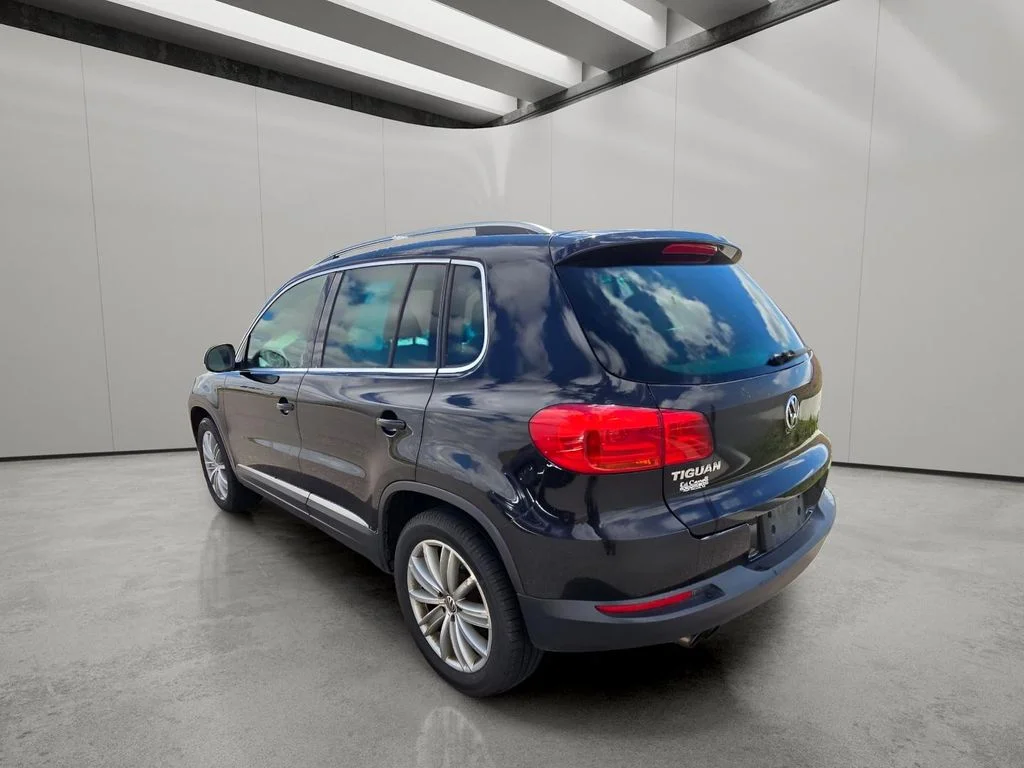 Used 2013 Deep Black Metallic Volkswagen SE image 3