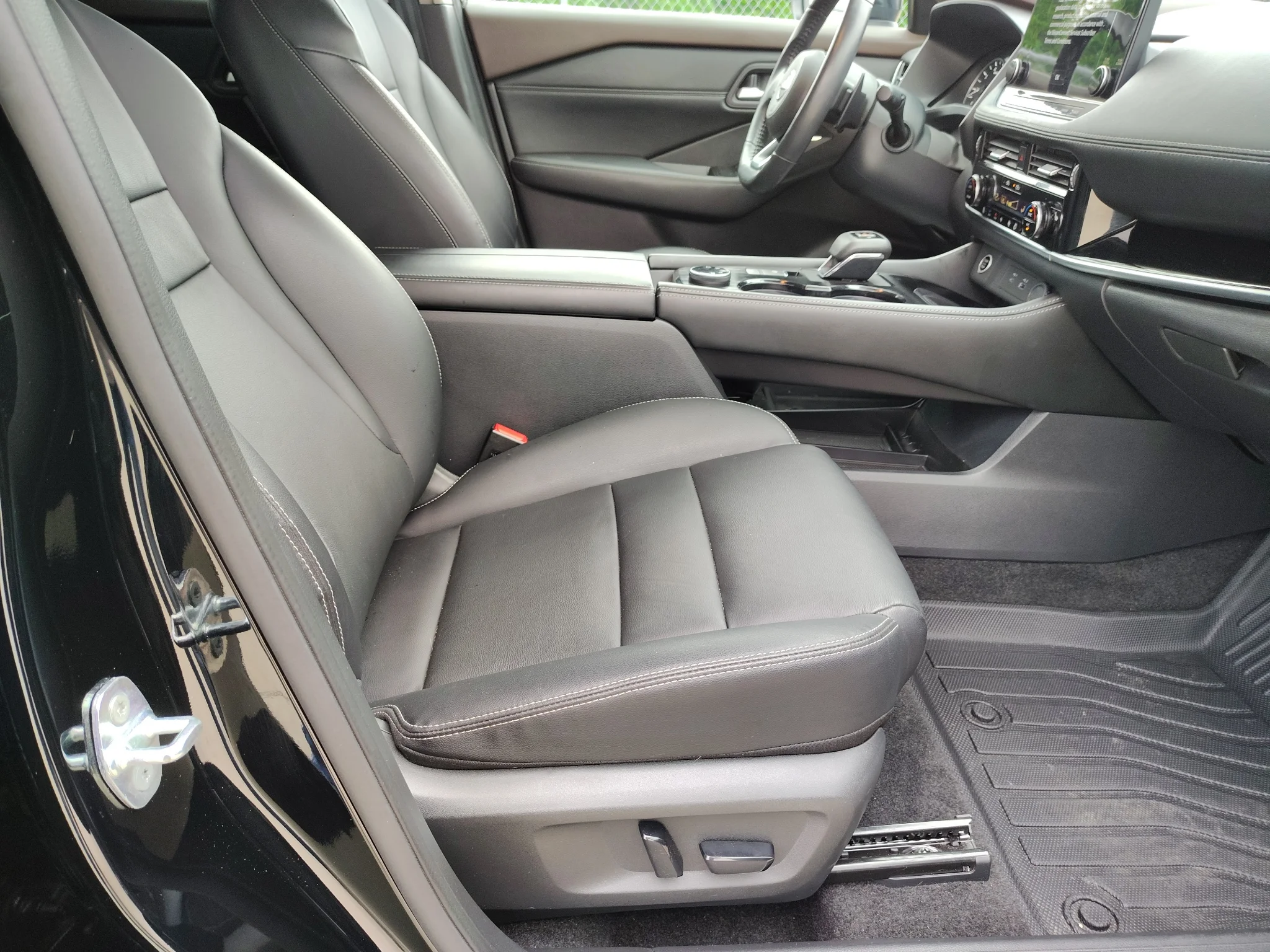 Used 2023 Black Nissan SL image 14