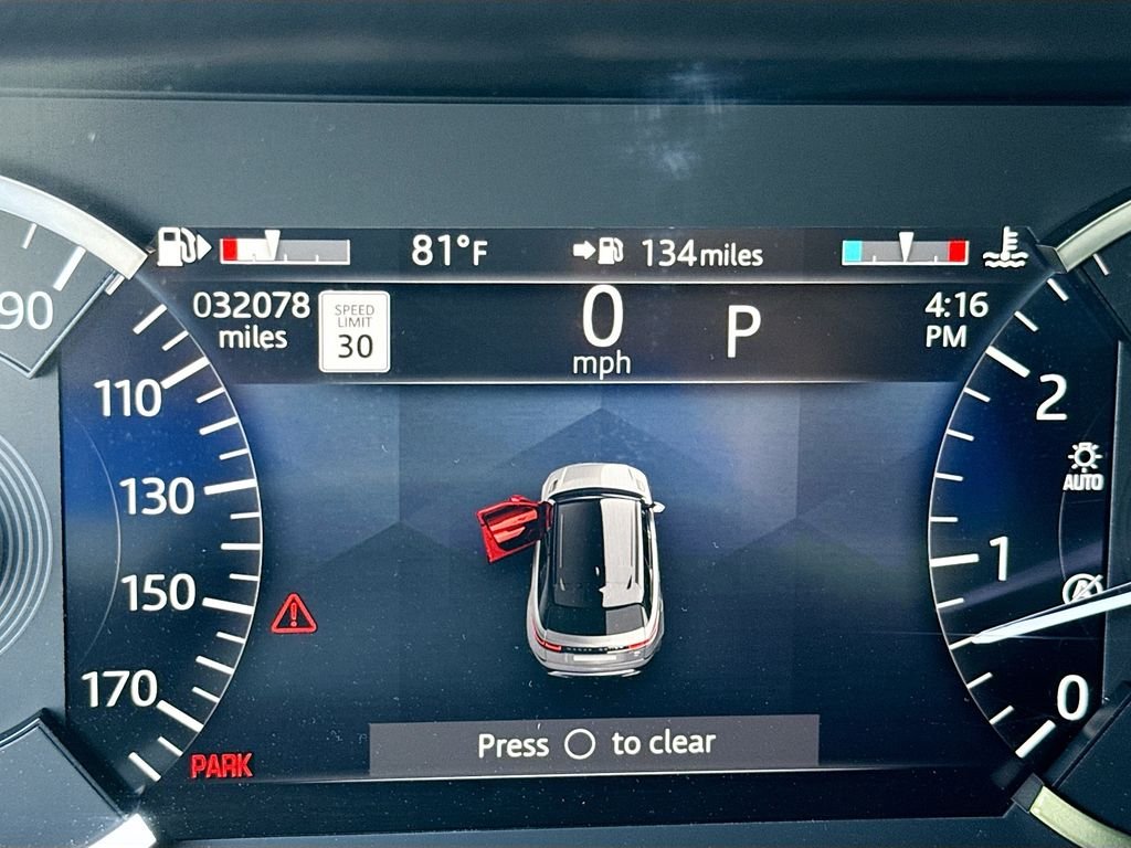 Used 2022 Fuji White Land Rover R-Dynamic S image 12