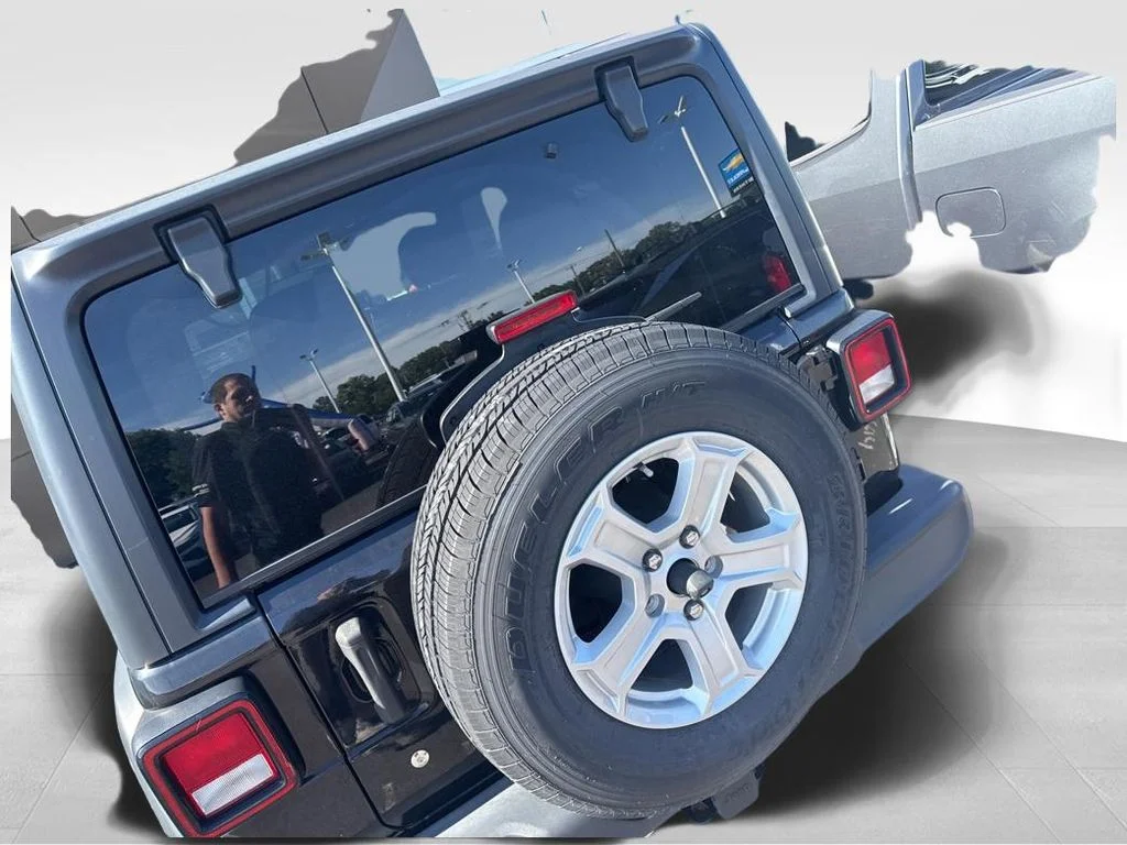 Used 2018 Black Jeep Sport S image 12