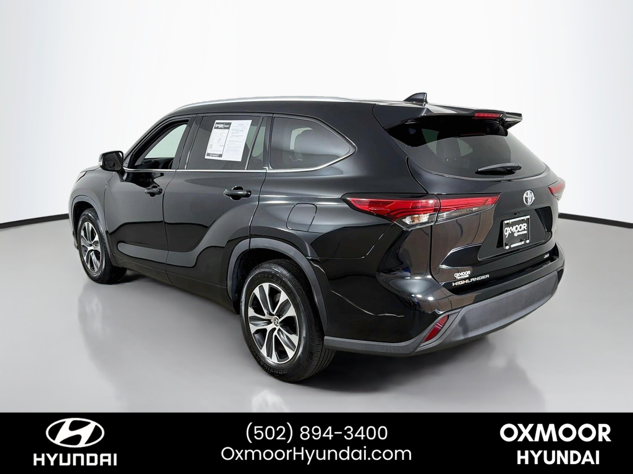Used 2021 Midnight Black Metallic Toyota XLE image 5