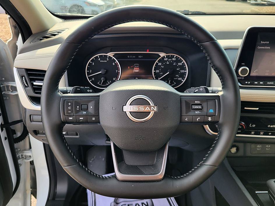 Used 2025 Everest White Pearl Nissan SV image 20