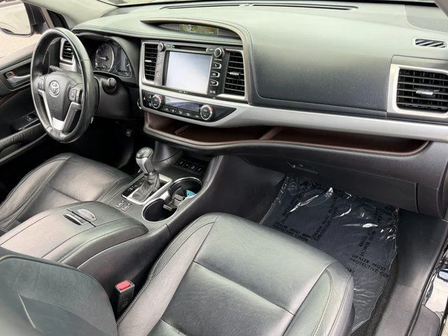 Used 2015 Black Toyota XLE V6 image 34