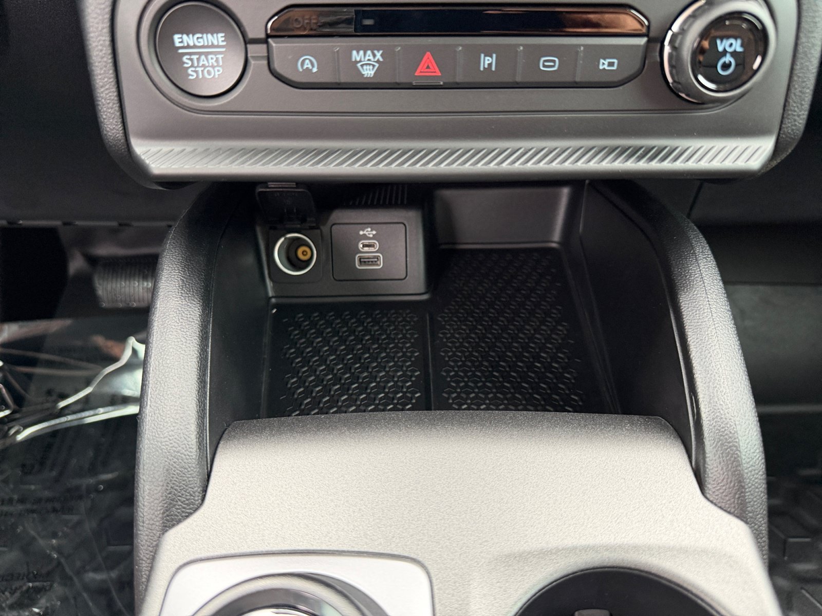 New 2026 Carbonized Gray Metallic Ford Outer Banks image 22