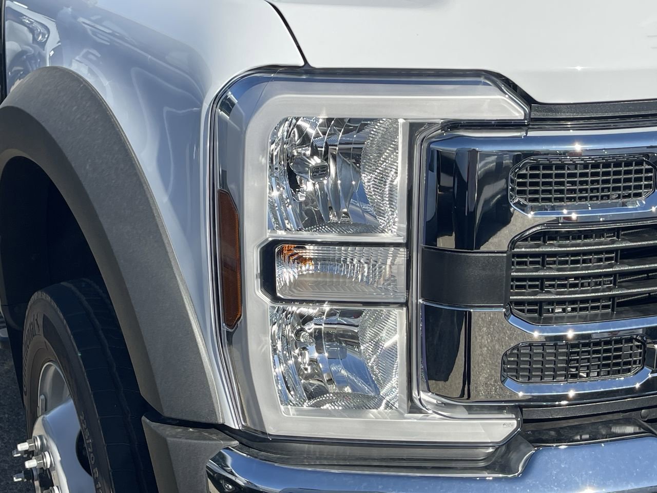 New 2026 Oxford White Ford XL image 7