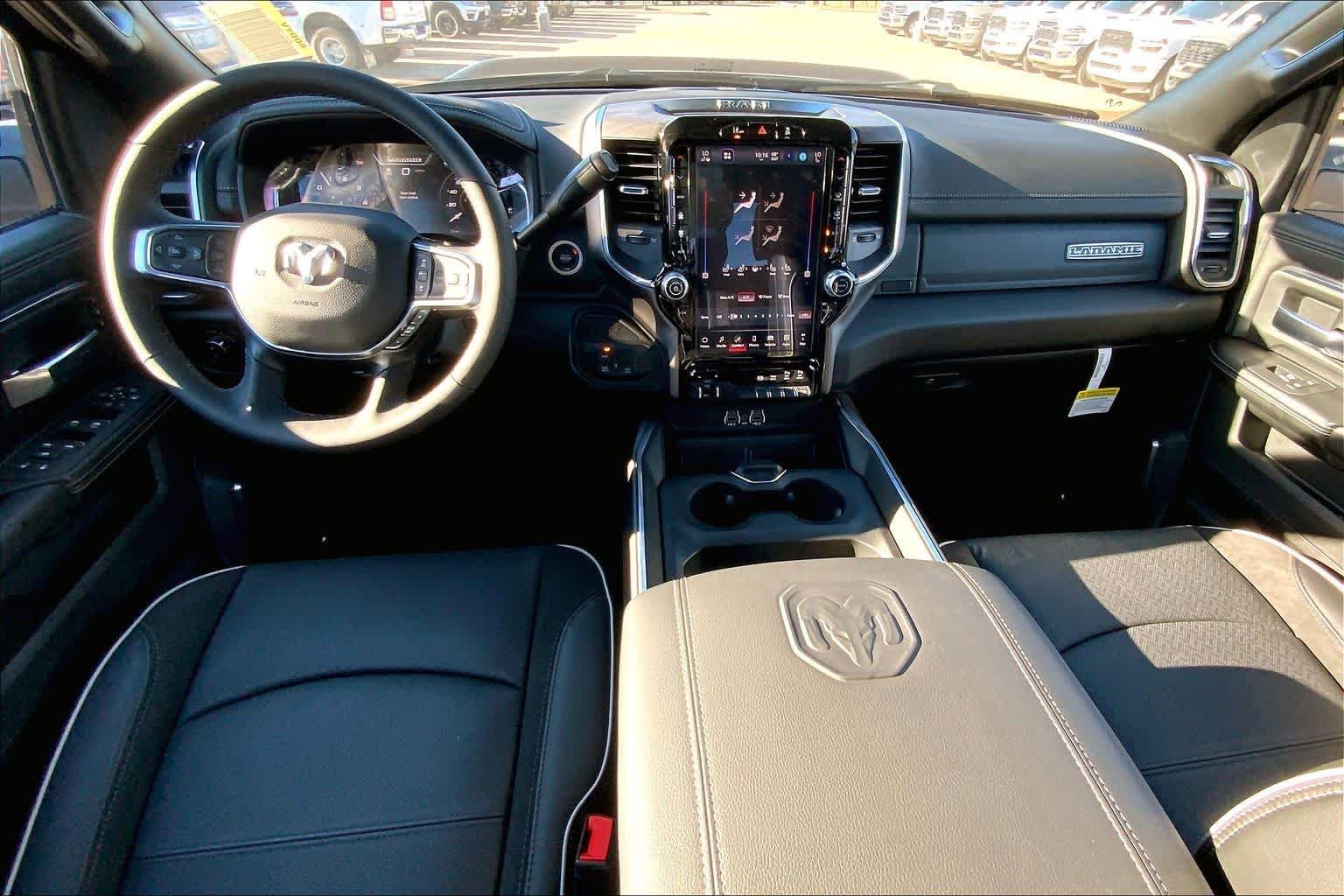 New 2026 Diamond Black Crystal Pearl-Coat Exterior Paint RAM Laramie image 5