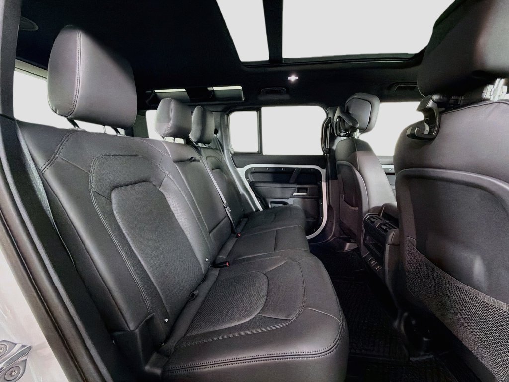 New 2026 Fuji White Land Rover X-Dynamic SE image 29