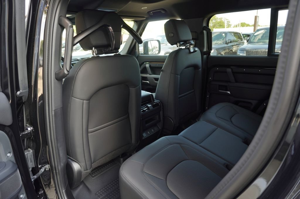 New 2026 Santorini Black Land Rover S image 27