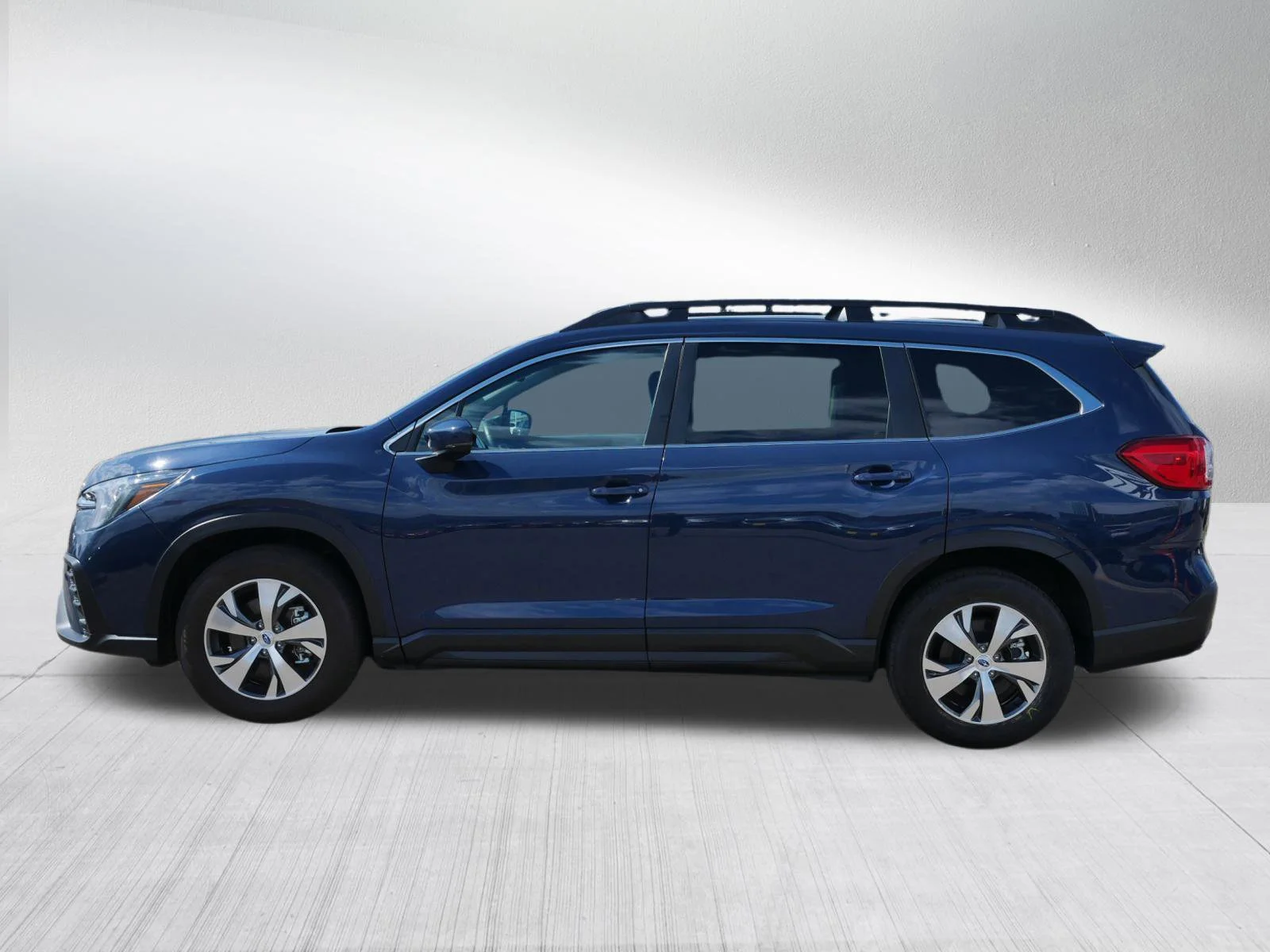 Used 2025 Cosmic Blue Pearl Subaru Premium image 4
