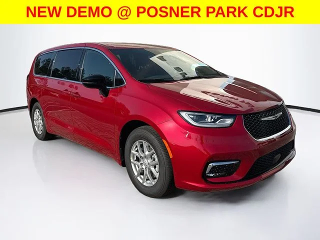New 2026 Red Hot Pearl-Coat Exterior Paint Chrysler Select image 3