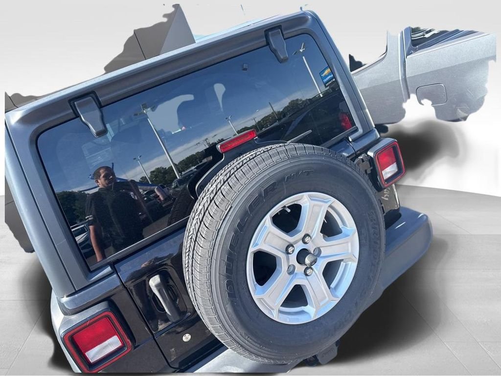 Used 2018 Black Jeep Sport S image 12