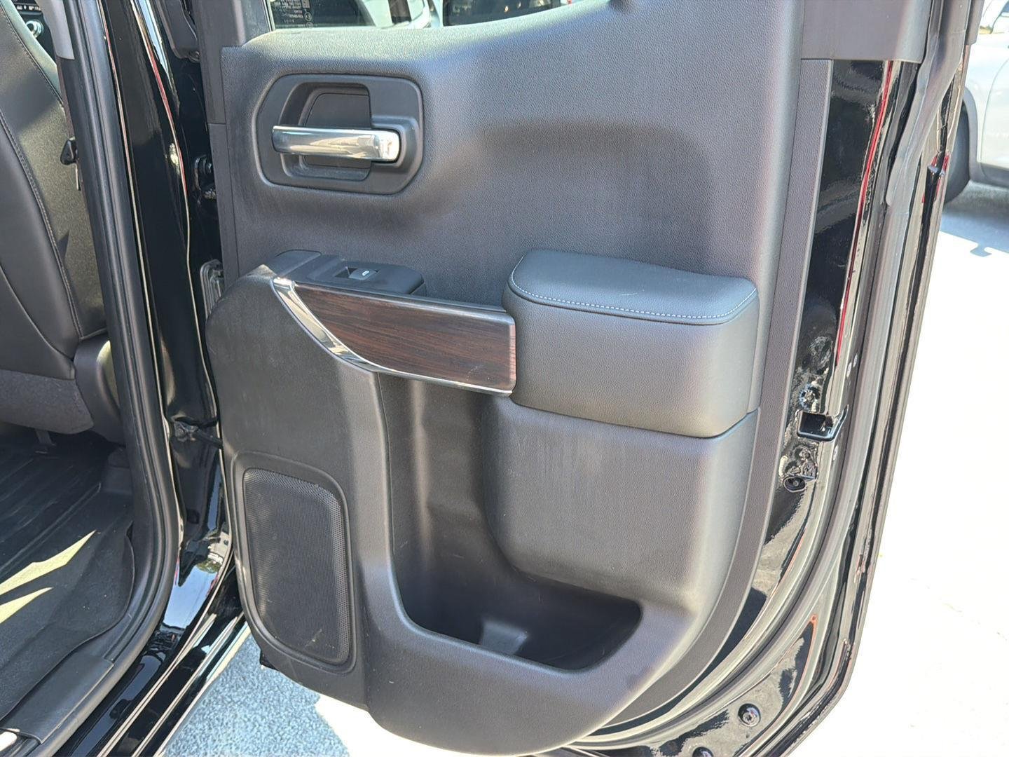 Used 2019 Onyx Black GMC SLT image 15