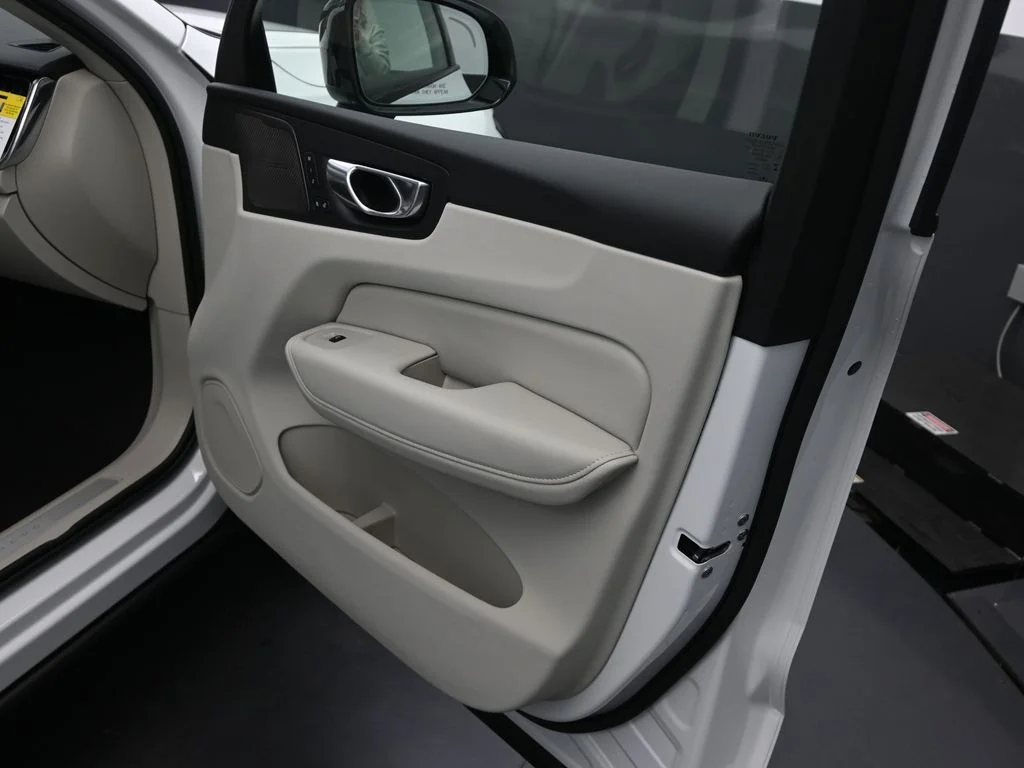 New 2026 White Volvo T8 Ultra image 27