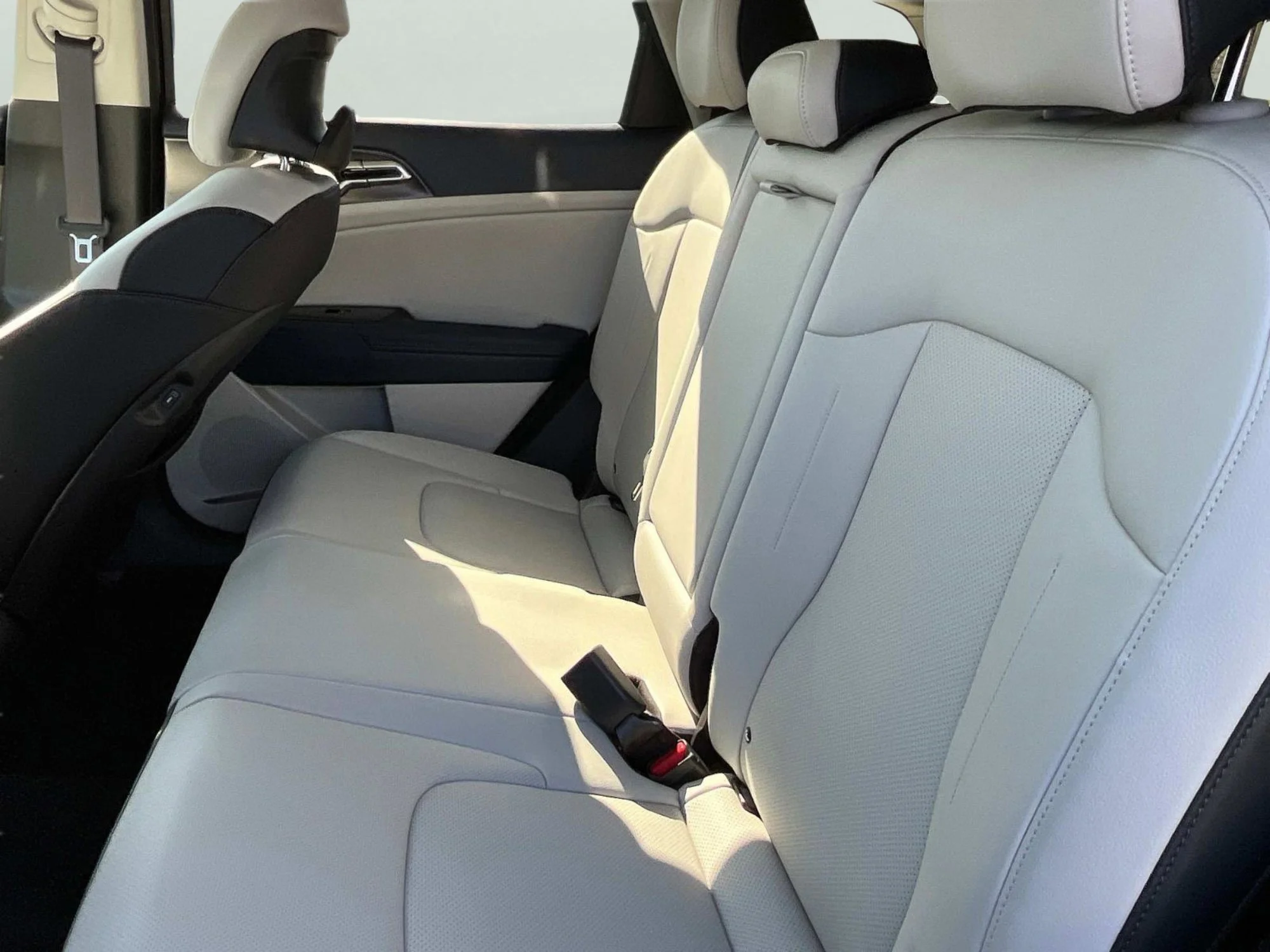 2025 Kia Sportage EX Hybrid - Photo 16