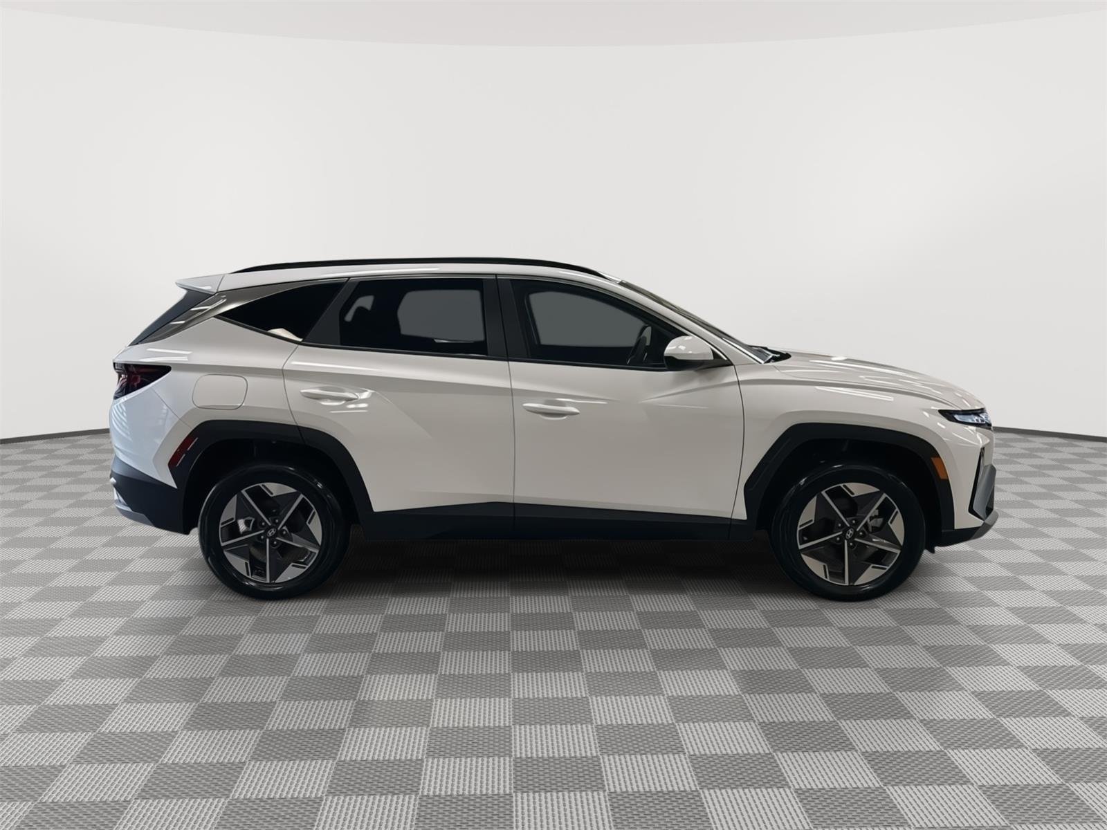 New 2025 Creamy White Pearl Hyundai SEL image 5