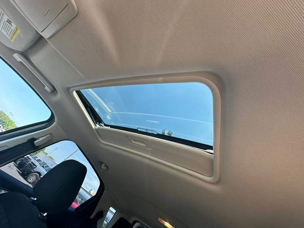 Used 2020 Silver Ford SE image 30