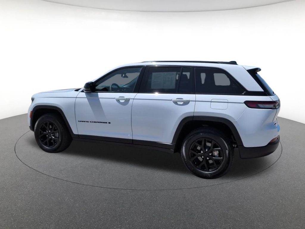 Used 2025 White Jeep Altitude X image 16