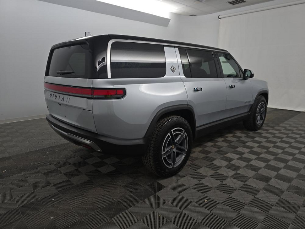 Used 2026 Rivian R1S Base with VIN 7PDSGGBA9TN081549 for sale in Plano, TX